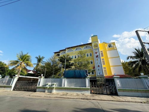 សណ្ឋាគារ សម្រាប់ជួល​ | HOTEL FOR RENT (ក្រុងតាខ្មៅ / Takhmao Area)