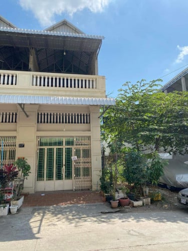 ផ្ទះល្វែងលក់