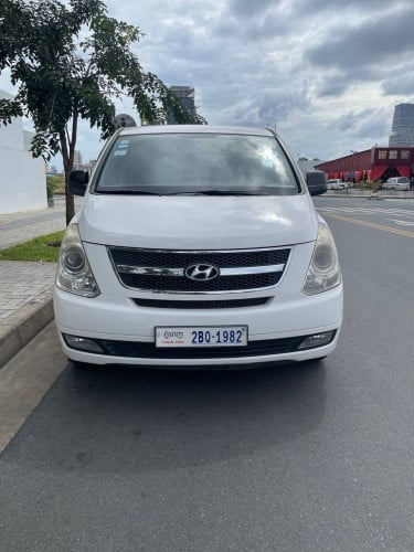 Grand starex 11 seats