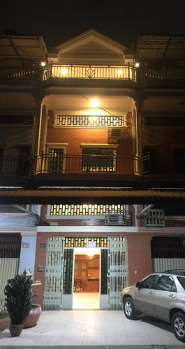 ផ្ទះល្វែង៣ជាន់ (លក់បន្ទាន់)