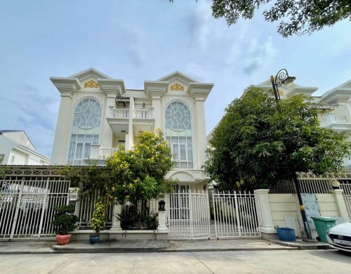 House for Rent 5 bedrooms (Twin Villa)