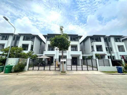 Twin villa for rent at Borey Chip Mong 598