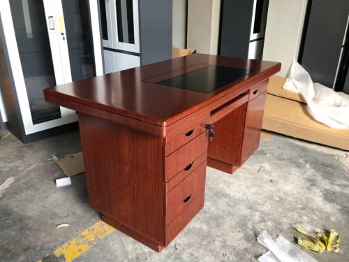 តុប្រធាន. 140*70