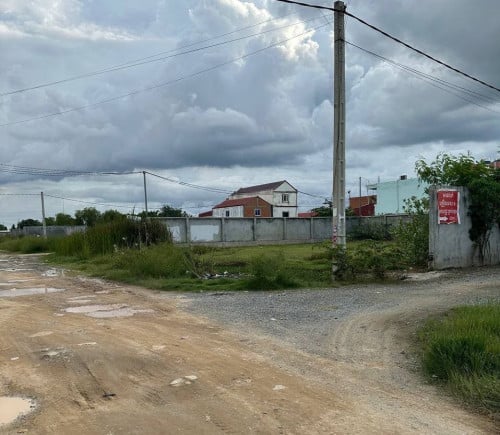 ដីលក់ (ផ្លូវ3)សង្កាត់ក្រាំងធ្នង់ ខណ្ឌសែនសុខ