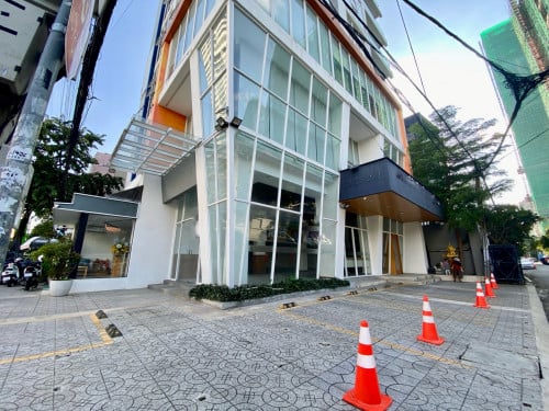ហាងកែងជួលនៅបឹងកេងកេង១ Corner Shop or Commercial Space For Rent in BKK1