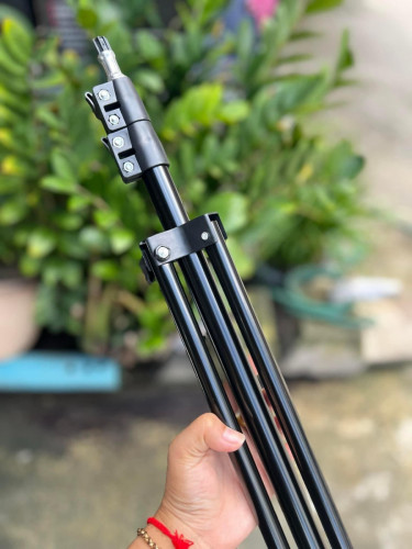 ជើង ទ្រ live