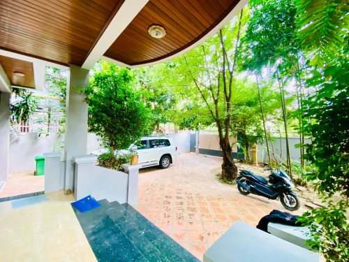 Corner Villa For Rent In Chamkamorn Area Good For Living or Office