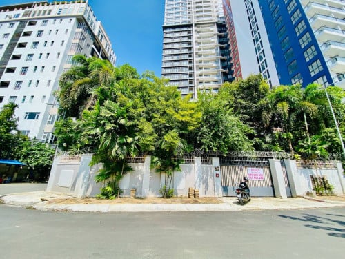 Corner Villa For Rent In Chamkamorn Area Good For Living or Office