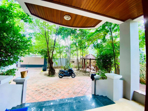 Corner Villa For Rent In Chamkamorn Area Good For Living or Office