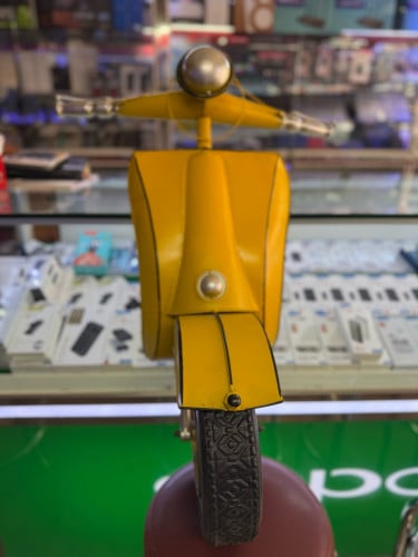 ម៉ូតូ​ ហ្គីតា​ ទូរសព្ទ​ ដាវ​ សំរាប់តាំងលំអហាង