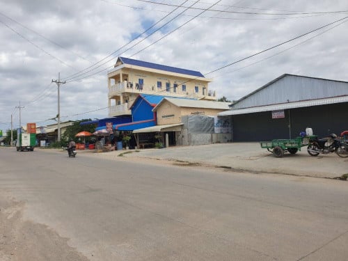 ឃ្លាំងលក់ ក្រាំងធ្នង់ ផ្លូវ2011