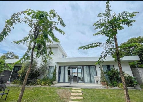 ផ្ទះលំហែរជាប់មាត់ទន្លេ នៅល្វាឯម ក្រុងអារិយក្សត្រ