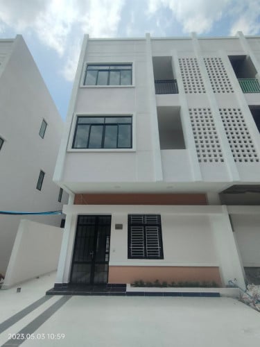 វីឡាកូនកាត់ សល់ដីខាង បុរី សម្បត្តិ មានហេង៣