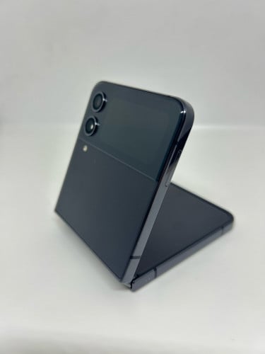 Samsung Galaxy Z Flip4 Black , 256GB) new 99%