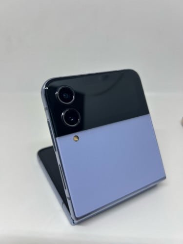 Samsung Galaxy Z Flip4(256GB) new 99%