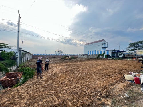 ដីលក់ និងជួល ជិតផ្សារត្រាំខ្នារ