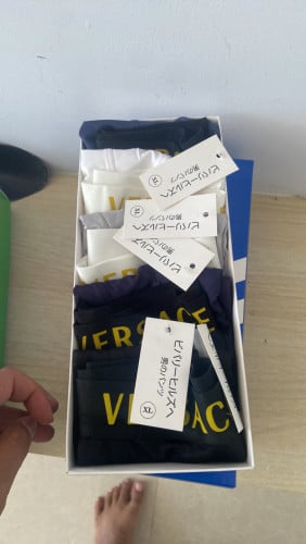 លីអូបុរស់មួយប្រអប់មាន 5 ខោ (7$)