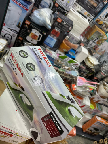 TOYAMA Steam Iron 2200W