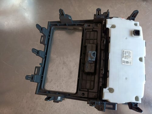 ម៉ាញ៉េឡាន Alphard