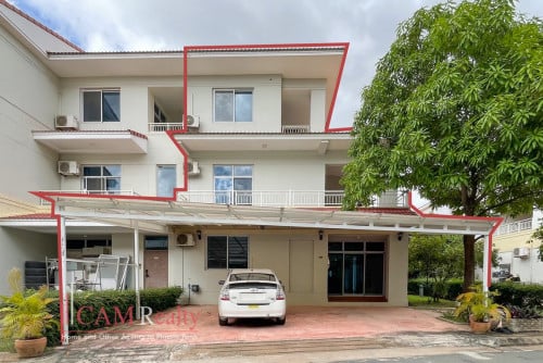 5 Bedroom Townhouse For Rent in Camko City