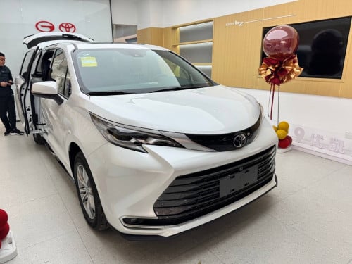 Toyota Sienna 2024 Limited Full Options