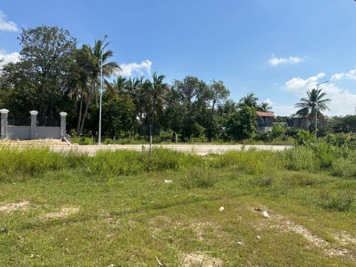 ដីលក់បន្ទាន់ ជាប់ផ្លូវធំទំហំ៥០មែត្រ