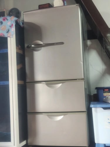 ទូទឹកកកជប៉ុន