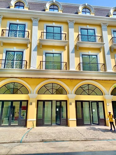 ផ្ទះអាជីវកម្ម​ | Shophouse 🕍 សំរាប់លក់​ នៅជ្រោយចង្វារ​