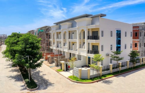 ផ្ទះសម្រាប់លក់ប្រញាប់ ប្រភេទវីឡាកូនកាត់ LA