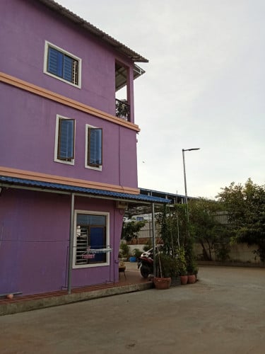 ផ្ទះកែងអាជីវកម្ម