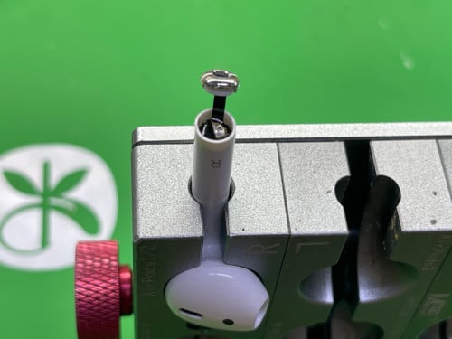 ទទួលប្តូរថ្មកាស AirPods 1,2,3, Pro, Pro 2