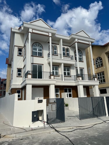 semi vila for sale /​ ផ្ទះវីឡាភ្លោះសម្រាប់លក់