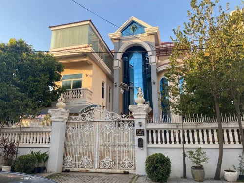 ផ្ទះវីឡា ម្តុំផ្សារឈូកមាស ជួល 1500$