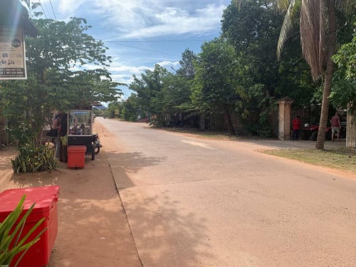 ដីអាជីកម្មលក់ក្រោមទីផ្សារពីខាងធនាគាឋិតនៅសង្កាត់ស្វាយដង្គំក្រុងសៀមរាប