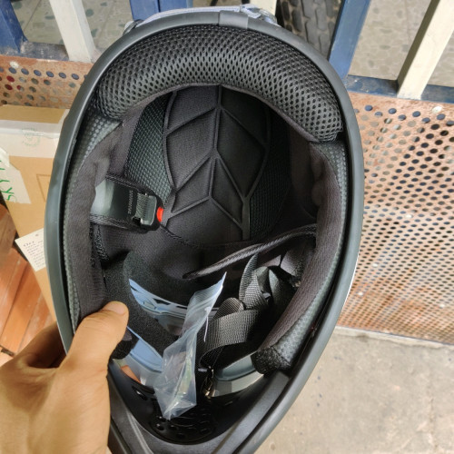 Dirt bike helmet (មួកសុវត្ថិភាព)