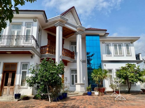 Urgently Sale ( កំពុងដាក់ជួលបាន3000$/ខែ)