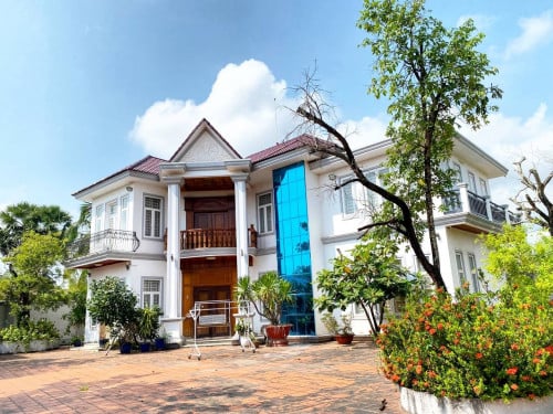 Urgently Sale ( កំពុងដាក់ជួលបាន3000$/ខែ)