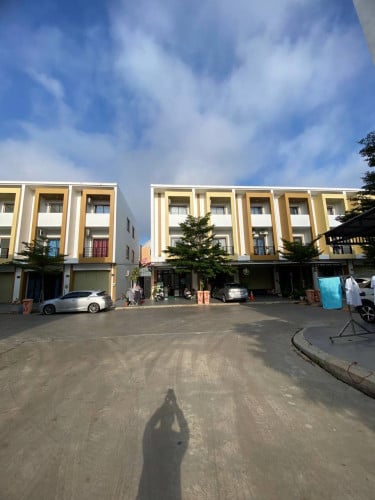 ផ្ទះ​លក់ក្រោមទីផ្សារខ្លាំង