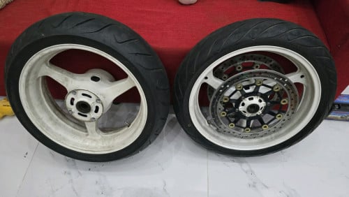 2007+ CBR600RR front and rear wheels and Dunlop tires.