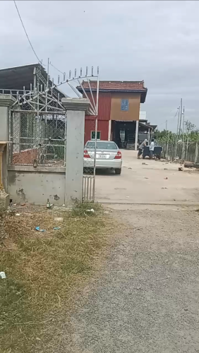 ដី និងផ្ទះ(កែង) លក់ប្រញាប់ ជិតសួនវឌ្ឍន:ហ្គោលរីហ្សត ចំងាយ៣០មែត្រពីផ្លូវលេខ២១បេ