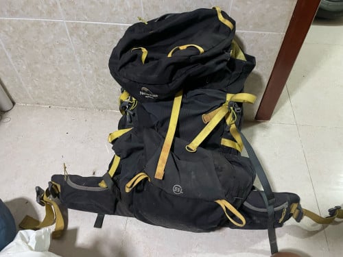 កាបូបស្ពាយឡេីងភ្នំ