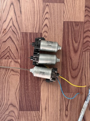 លក់​ម៉ូទ័រ​កៅអីចុចឡាន​  Camry 07 (ម៉ូទ័រ​នៅដំណេីរការទាំងអស់)