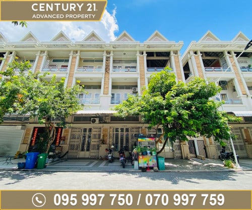 🏘 ផ្ទះល្វែង ក្នុងបុរី ប៉េងហួត អ៊េមឺរ៉លដ៏ ជិតផ្សារទំនើបអុីអន2 ត្រូវការលក់បន្ទាន់ខ្លាំង