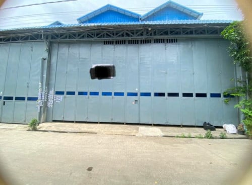 ឃ្លាំងលក់ នៅជិតព្រលានពោធិ៍ចិនតុង / Warehouse for rent at Posenchey.