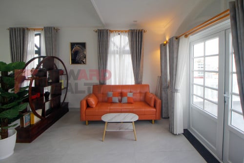 Studio room apartment available for rent in BKK1 Area Top floor.