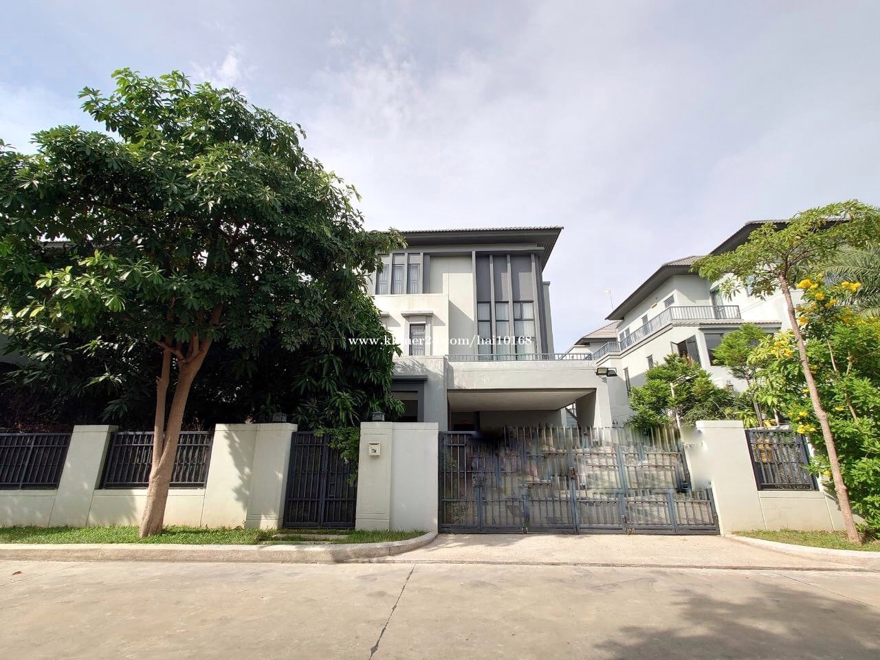 Queen villa for sale near Aeon3