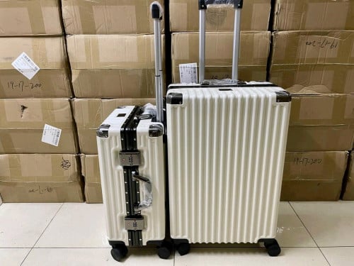 វ៉ាលីសោកឹប