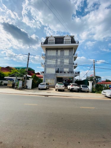 គ្លីនិចលក់ មានមានបរិក្ខាពេទ្យគ្រប់មុខស្រាច់នឹងមាន32បន្ទប់