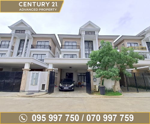  វីឡាភ្លោះ (Twin) ក្នុង​បុរី ប៉េងហួត អ៊េមឺរ៉លដ៏ ជិតផ្សារទំនើបអ៉ីអន2 ត្រូវការលក់បន្ទាន់ខ្លាំង