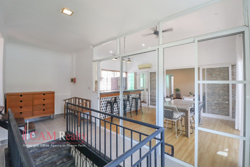 Renovated 3 Bedroom Apartment For Rent in Tonle Basak - border BKK1